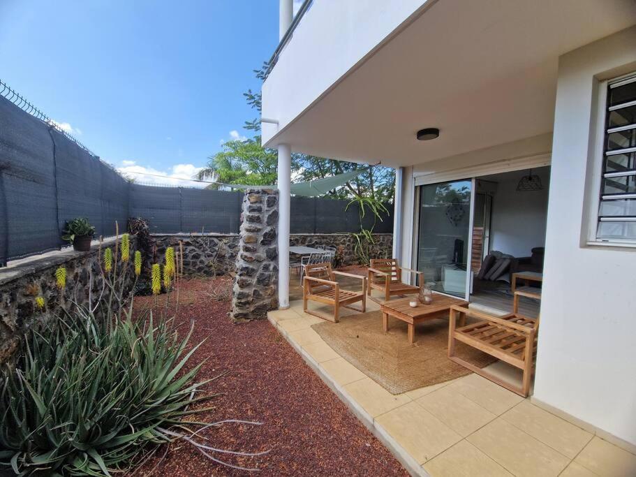 Appartement T2 Avec Jardin A Saint Gilles Les Bains Extérieur photo